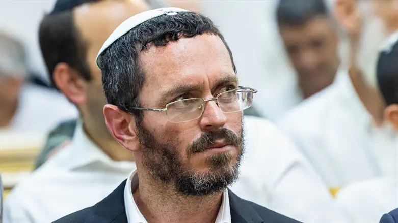 Rabbi of Ofra condemns rogue hilltop actions, cites threat to national security