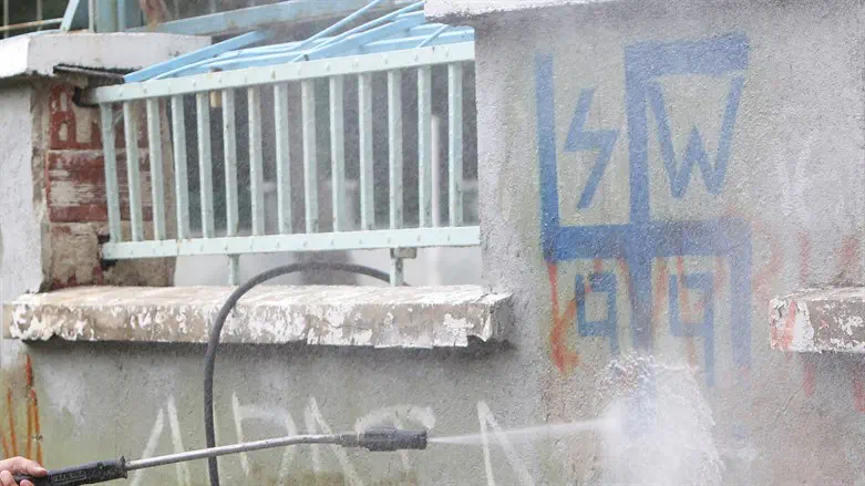 Swastikas sprayed on Brooklyn yeshiva during NYC election night