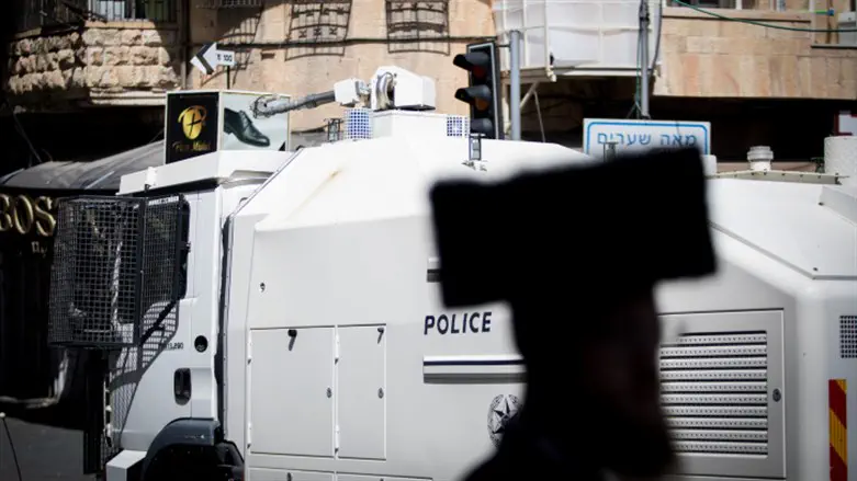 Jerusalem official demands: Stop using skunk spray in haredi neighborhoods