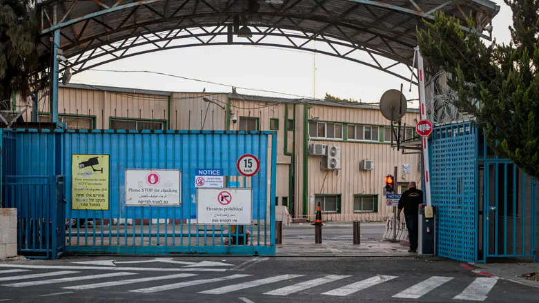 Knesset advances bill to cut UNRWA utilities