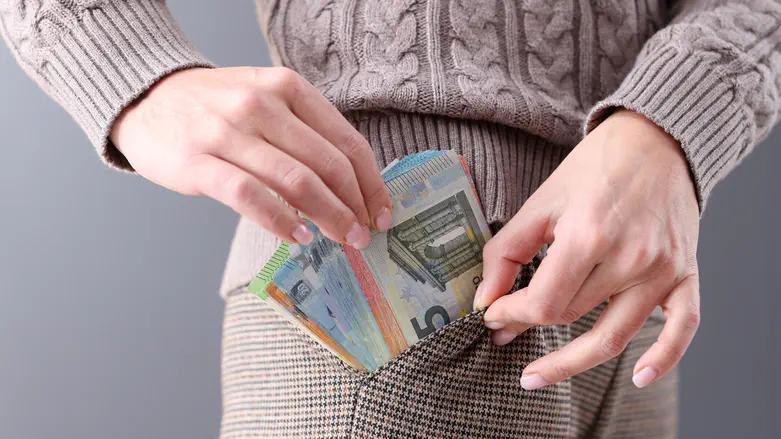 Man impersonated his dead mother to collect her pension