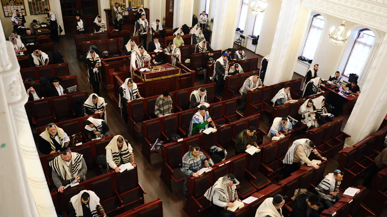 Ukraine synagogue set ablaze
