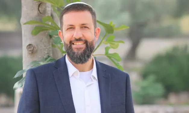 Blow to Chief Rabbinate, victory for Tzohar