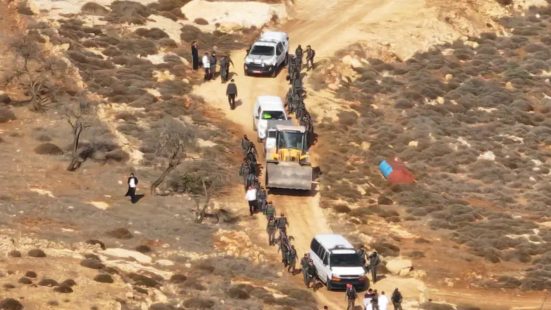 Authorities begin demolition of Jewish homes in Gush Etzion