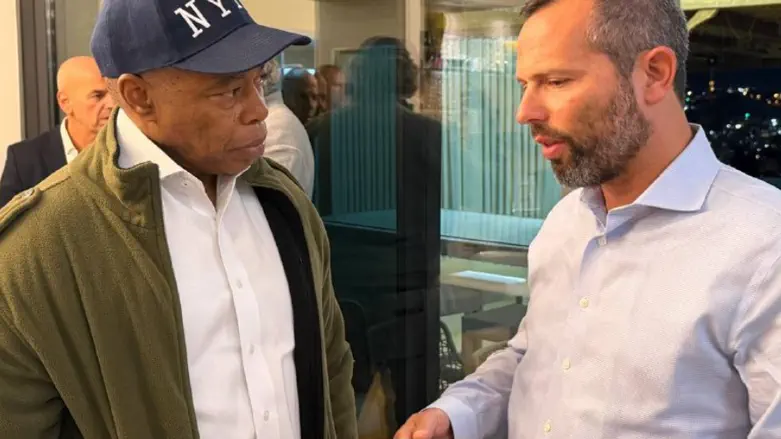 The special gift Binyamin Regional Council head gave to Eric Adams