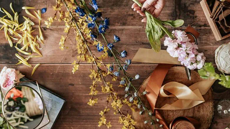 Flowers Delivery Near Me: How Online Services Empower Local Florists