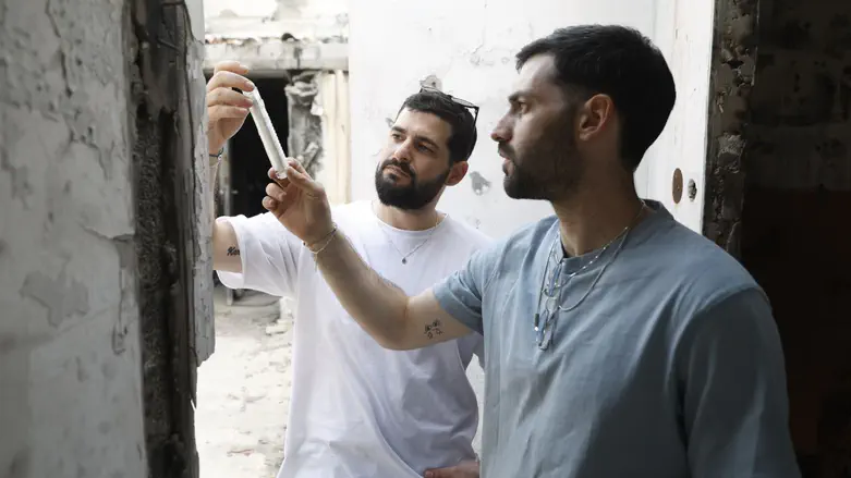 Tribute to Trump: Mezuzah from destroyed house on its way to White House