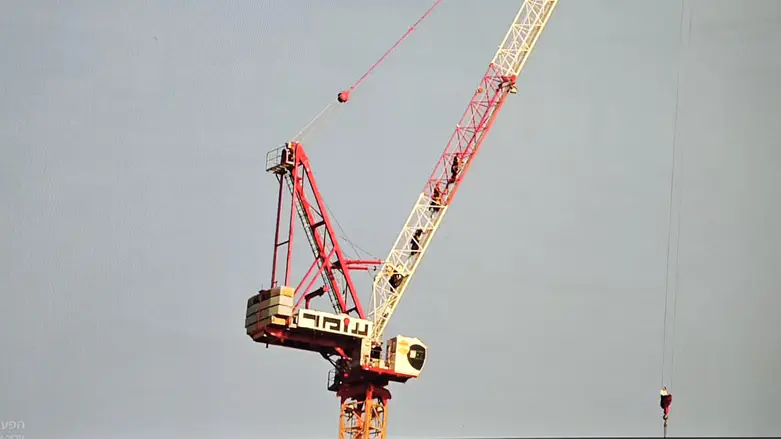 Jerusalem: Firefighters rescue teen on high-rise crane counterweight