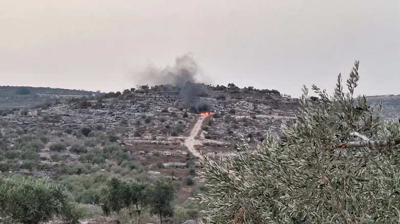 Dozens of Arabs storm Israeli homestead in Samaria