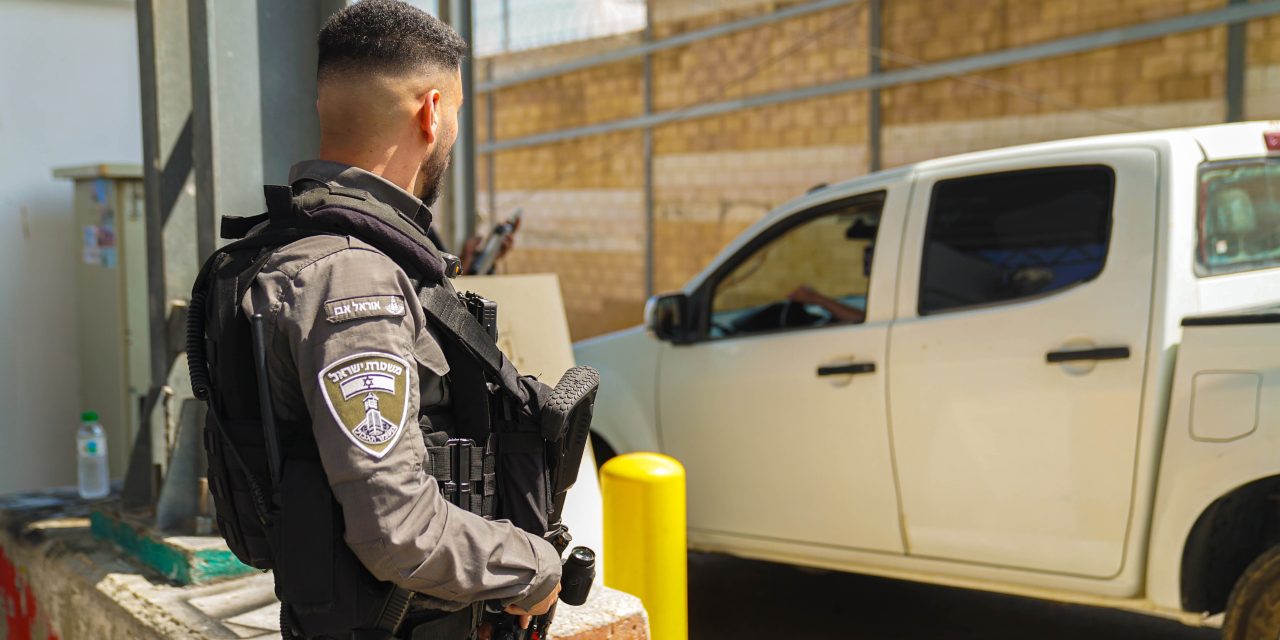 Israel arrests five Border Police officers for smuggling illegal residents
