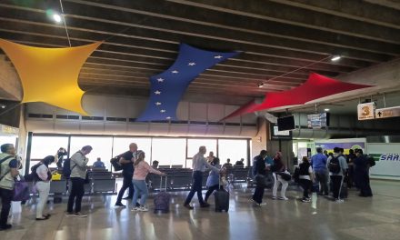 Several international airlines cancel their flights in Venezuela after US warning