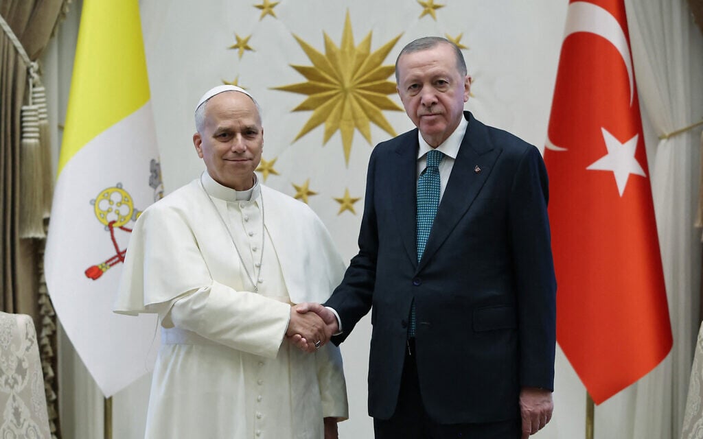On 1st trip abroad, Pope Leo calls for Turkey to be ‘source of stability’ in war-torn world