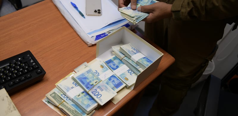 Israeli gov’t proposes restrictions on holding cash