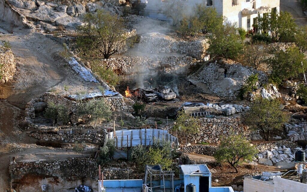 Jewish extremists burn Palestinian homes and cars in West Bank; IDF searching for perps