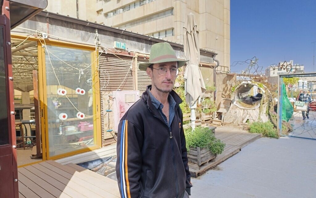 Stressed from war and urban congestion, Israelis take to city rooftops to garden