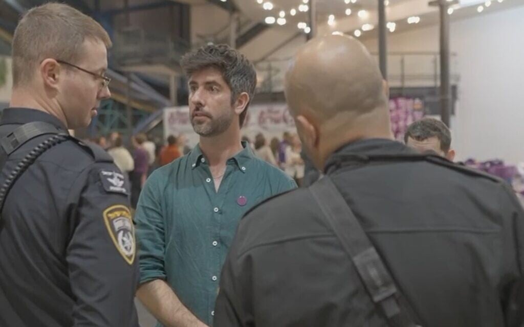 Police raid left-wing event in Haifa, tell activists to remove call for Gaza pullout