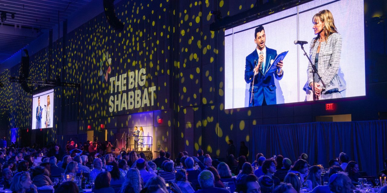 New York City sets Guinness record for largest-ever Shabbat dinner, with 2,800+ at the table