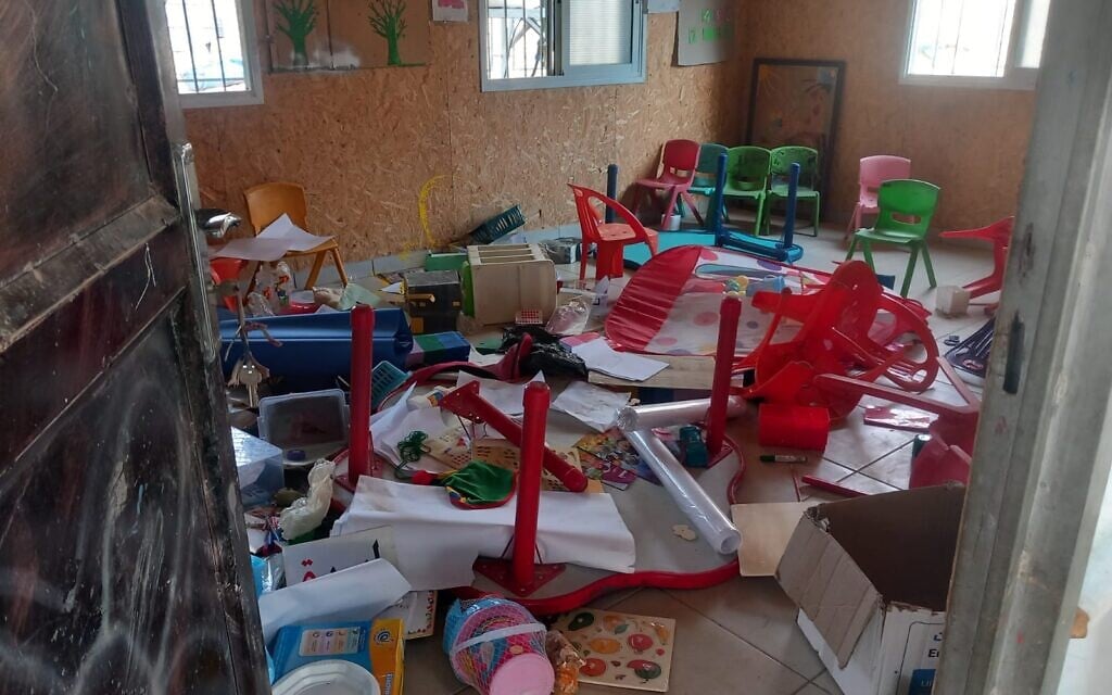 Border Police accused of detaining entire Bedouin hamlet for hours in blanket sweep