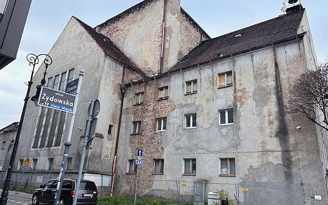 Iurii Polyakov | The pool that was a shul could be a school: Poznan’s ‘Neue Synagoge’