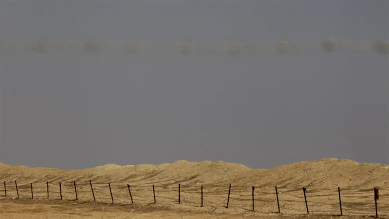 Suspects attempt to smuggle weapons, ram soldiers