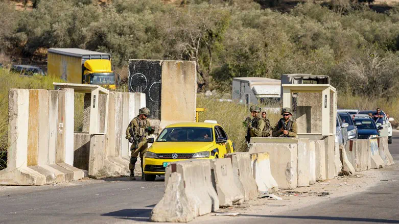Severe corruption scandal at checkpoint north of Jerusalem