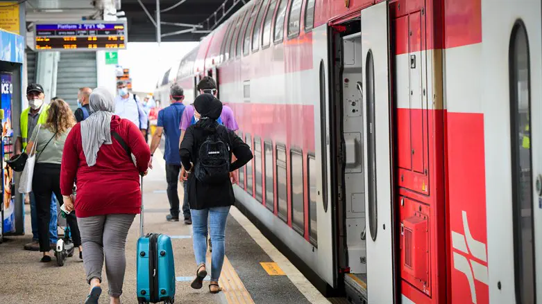 Electric failure impacts rail lines in central Israel
