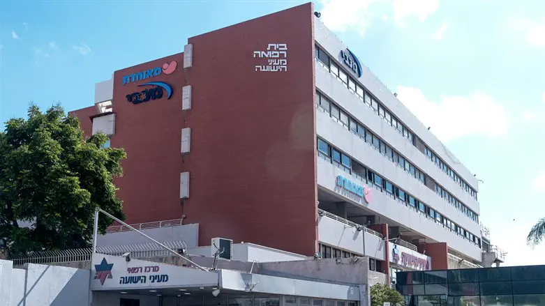 Three sisters-in-law give birth on the same day in Bnei Brak