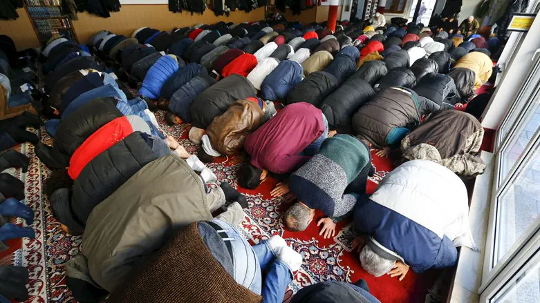 UK turning to Islam amid war in Gaza, new report finds