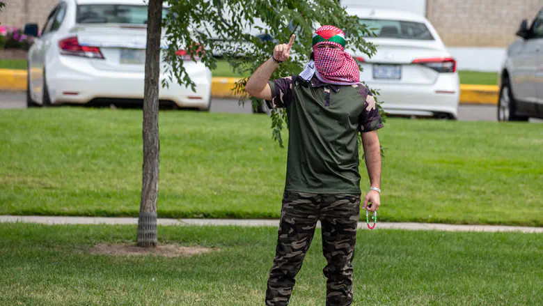 Toronto: Campaign targets ‘war criminals’ Olmert, Livni, and Shaked