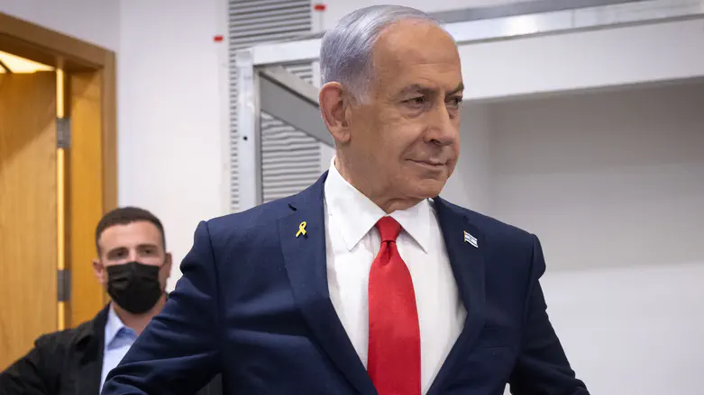 Chaos during Netanyahu’s testimony: Signs seized, bereaved mother breaks down in tears