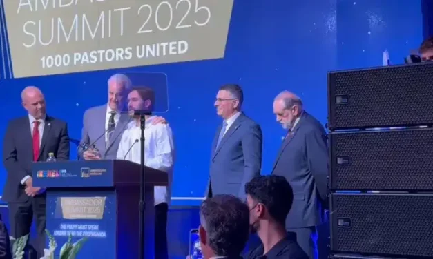 Emotional: Former hostage Omer Shem Tov sings ‘Shir LaMa’alot’