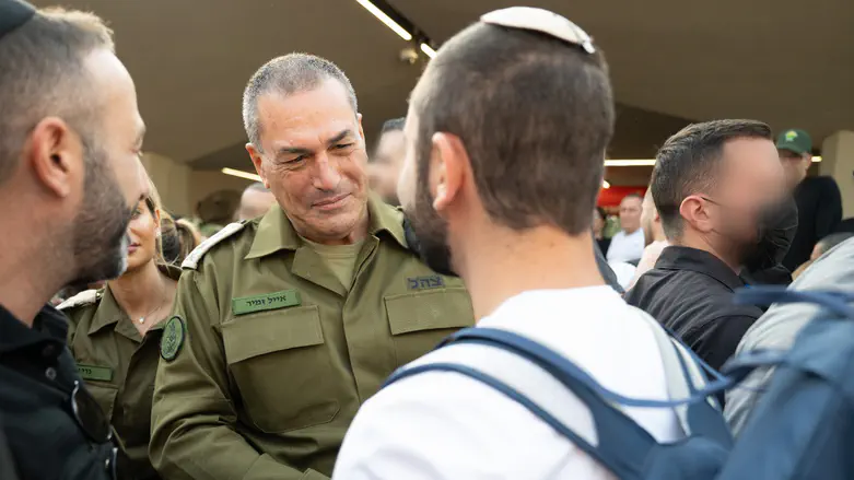 Chief of Staff at draft center: ‘You are the generation of victory, proved time and again’