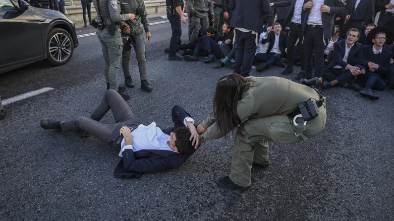 Policeman slaps child, chokes him, and throws him to the ground