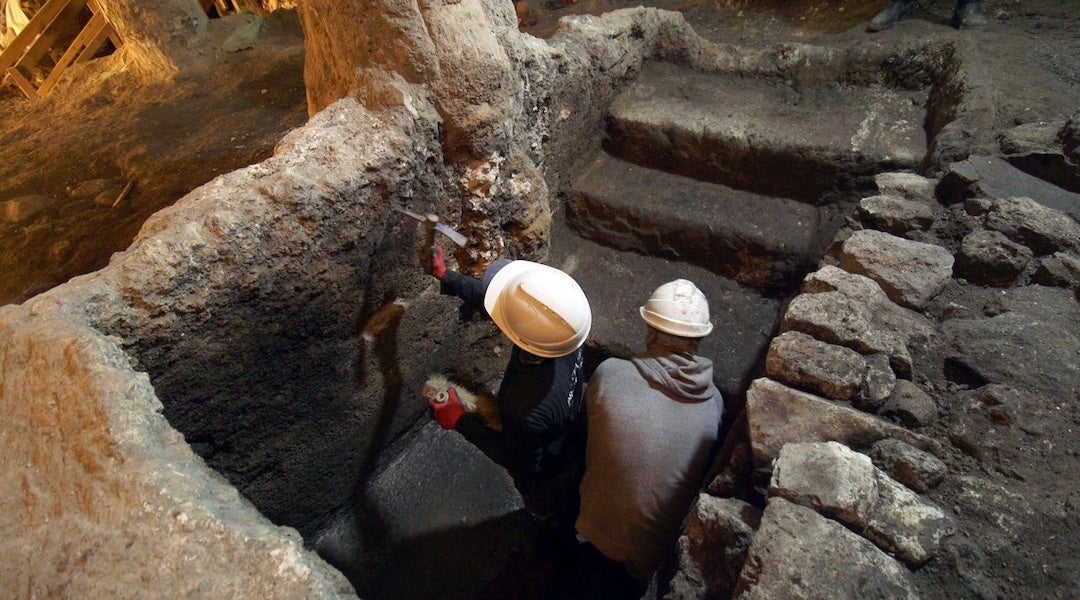 Mikveh unearthed beneath Western Wall plaza shows evidence of Temple’s destruction