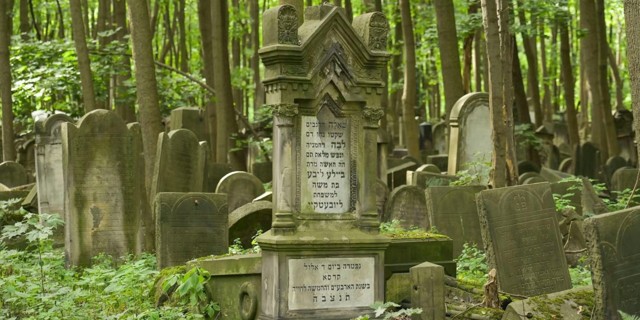 Warsaw Jewish cemetery director fired after clashing with state-funded heritage group