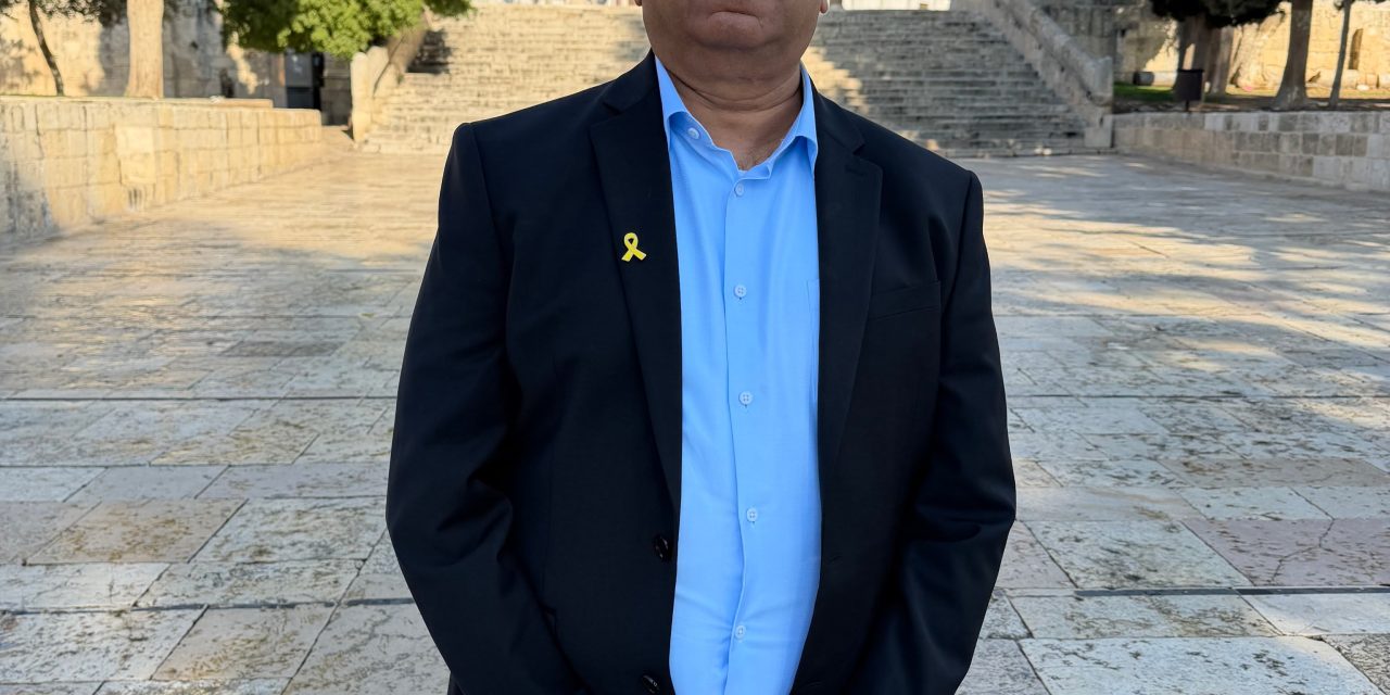 Muslim Zionist detained at al-Aqsa Mosque over yellow hostage pin