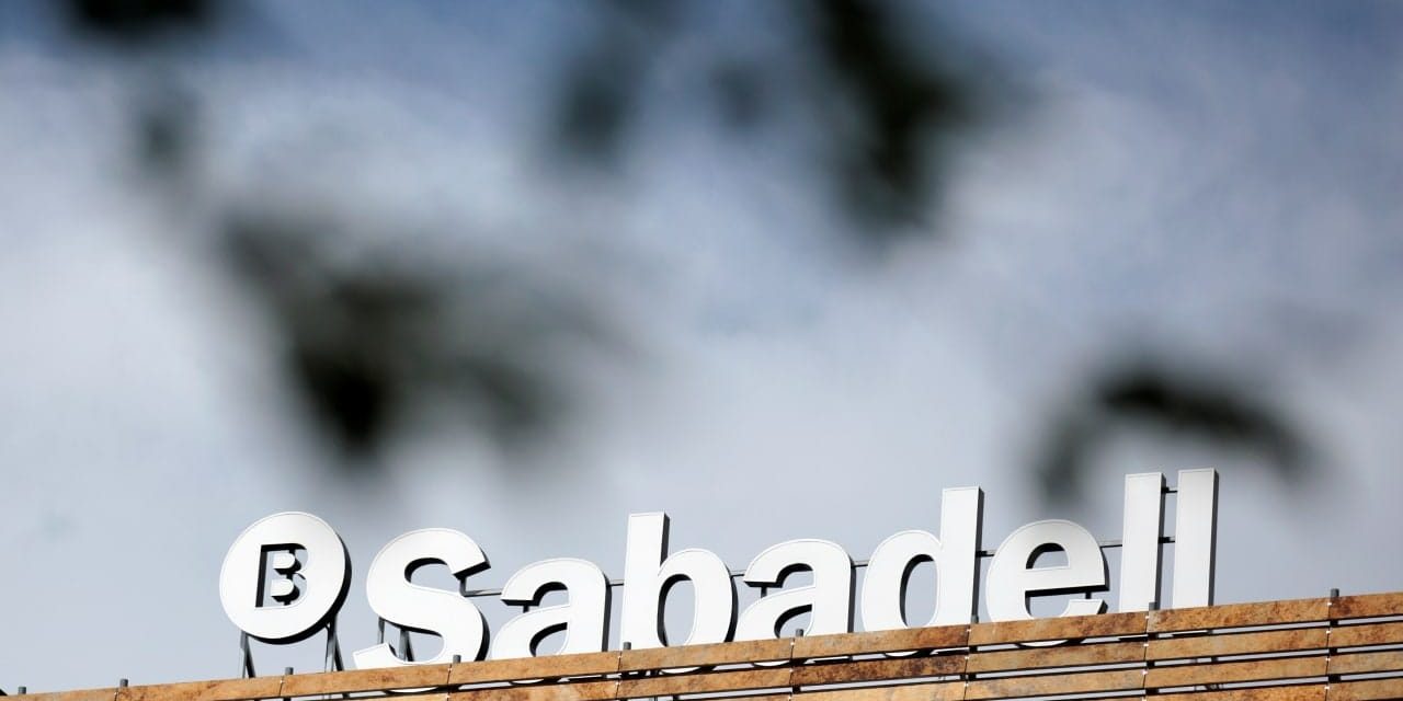 Spanish bank chairman apologizes after Israeli clients report account restrictions