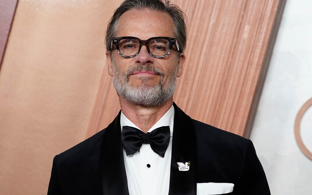 Australian actor Guy Pearce apologizes for antisemitic posts, quits social media