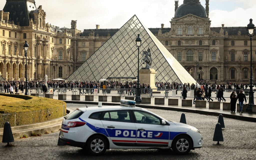 Two minors, one a Russian, held in Paris over antisemitic plot