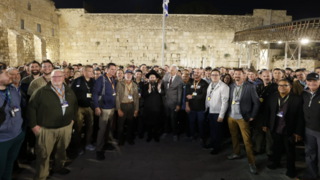 Over 1,000 American Christian leaders hold mass prayer for Jerusalem at Western Wall