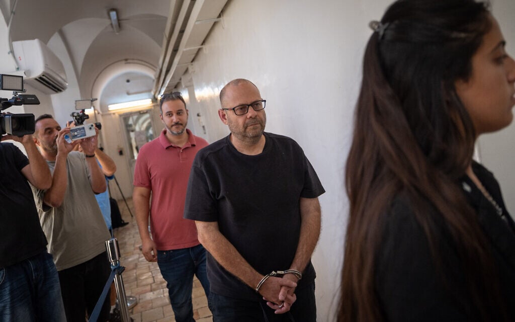 Cop who investigated Netanyahu suspected of passing tips to mafia for kickbacks