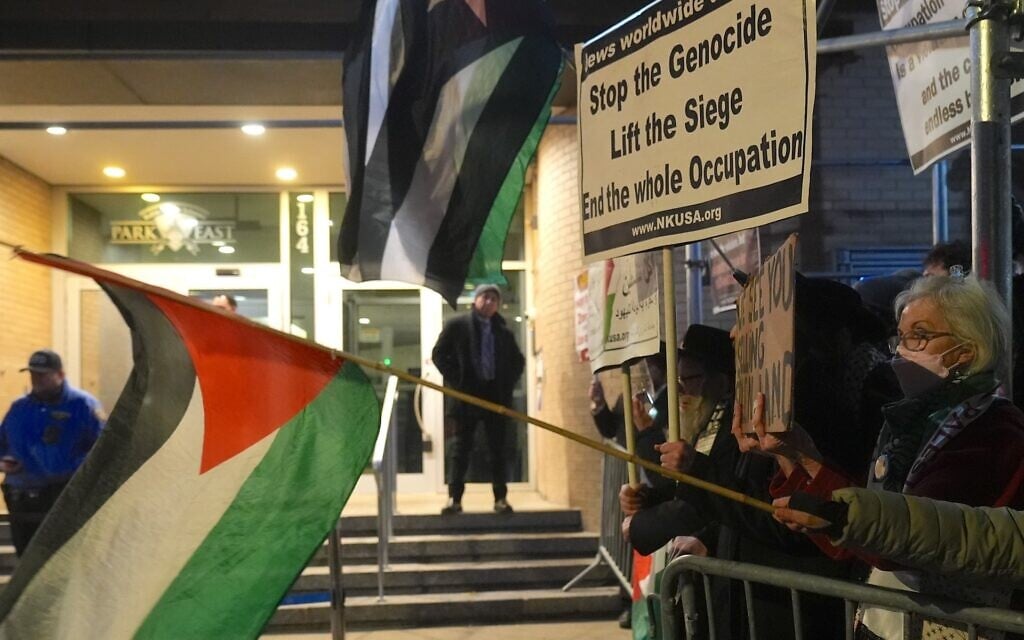 After vitriolic synagogue protest, NY Jewish leaders call to ‘stand up as proud Jews’