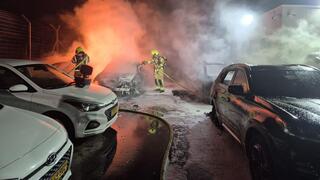 Five cars torched in Lehavim in suspected retaliation for police raid in Bedouin village of Tarabin