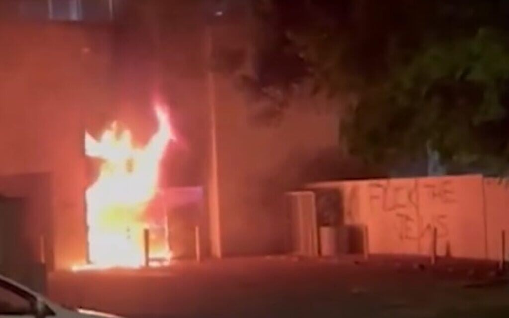 Australia’s ‘unprecedented’ antisemitic attacks a ‘wake-up call,’ Jewish leaders say