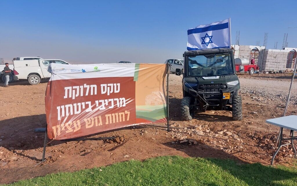 Report: Netanyahu supports recognition of illegal farming outposts in West Bank