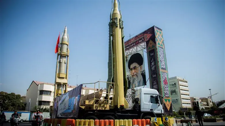 Iran threatens instant strike on US bases if attacked