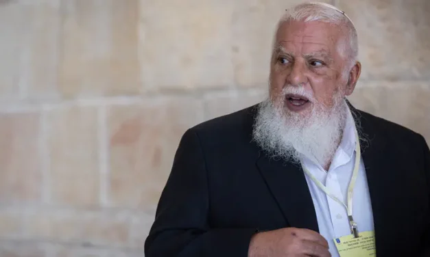 Rabbi Kalmanson attacks draft law: ‘A danger to Israel; Hashem will not forgive them.’