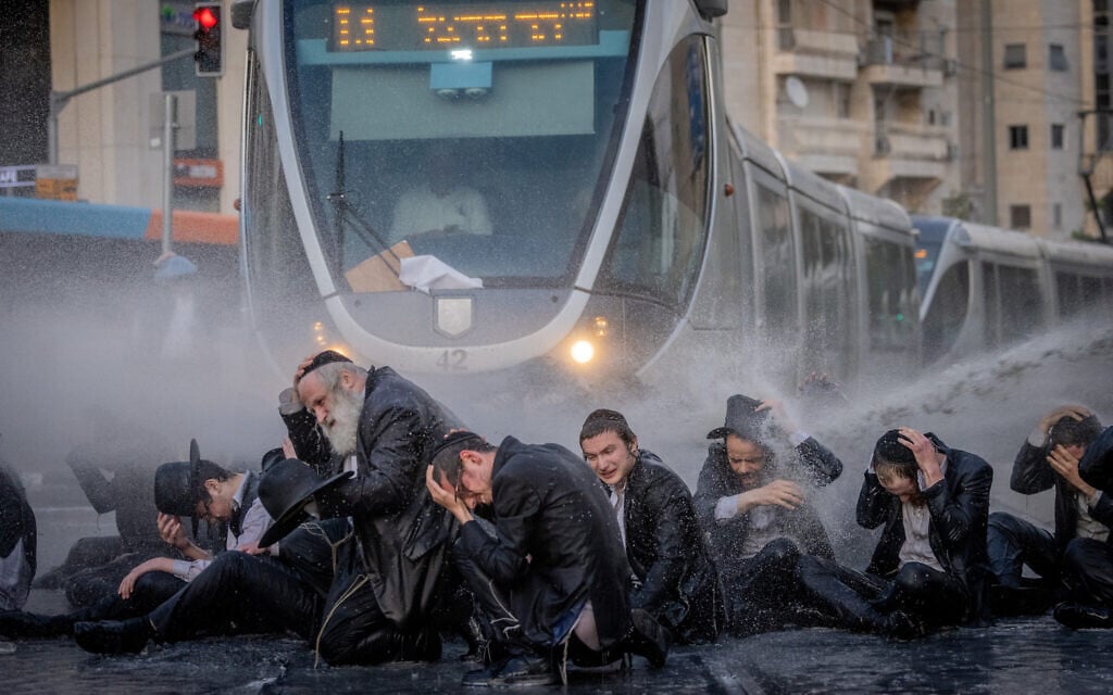 Knesset approves first reading of bill banning use of ‘Skunk’ spray on protesters