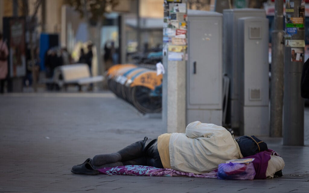 Almost 2 million Israelis below poverty line, including 1 in 4 kids – latest annual report