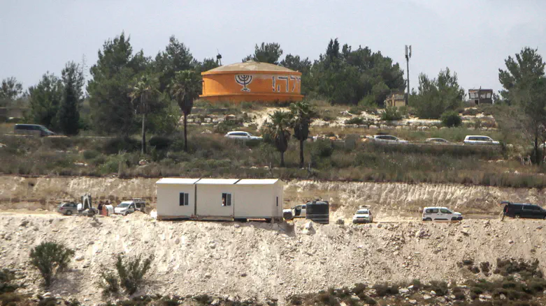 Serious security incident east of Homesh: mob attacks shepherd, attempts to seize weapon